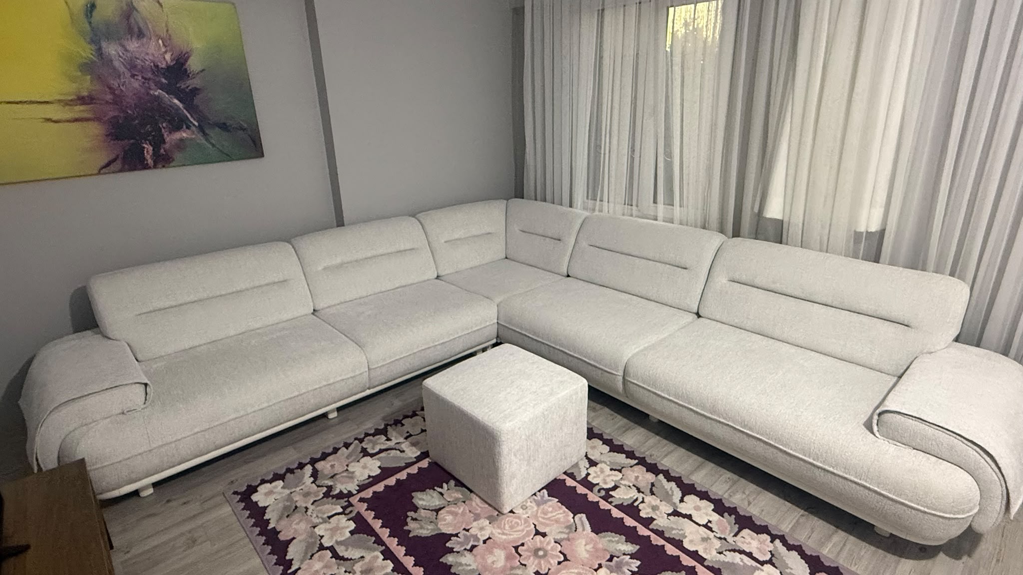 Ev tipi köşe koltuk yakın çekim